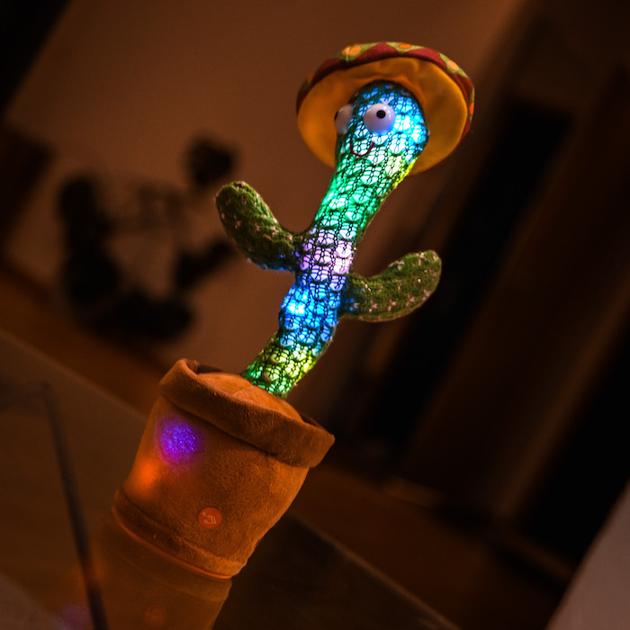 Tanssiva kaktus USB:llä